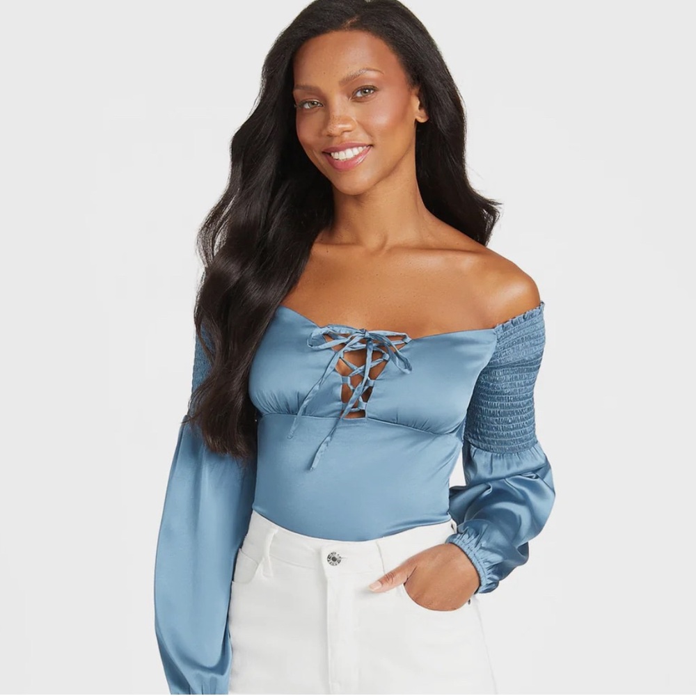 Guess Dale off the shoulder top! Brand New with tags